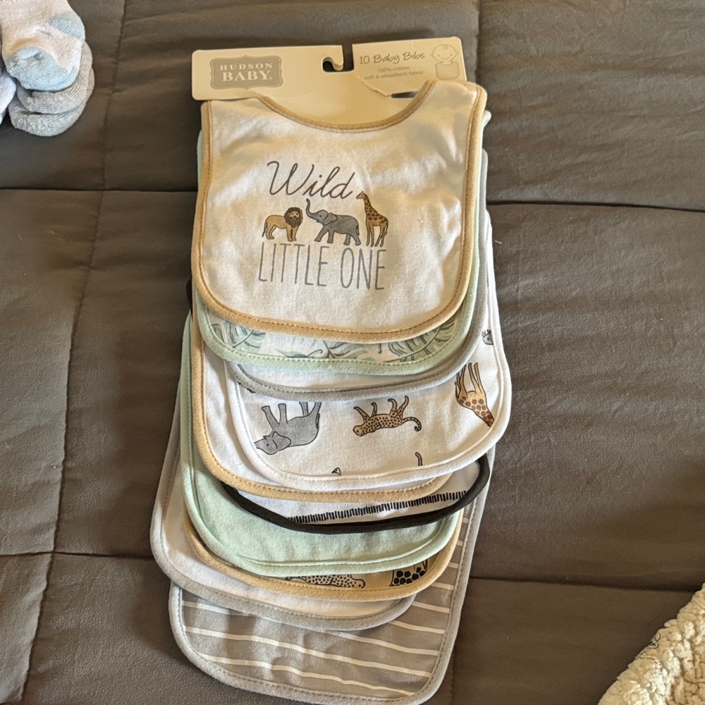 Hudson Baby Animal Print Bib Set - 10 pack Cream, Gray, Green